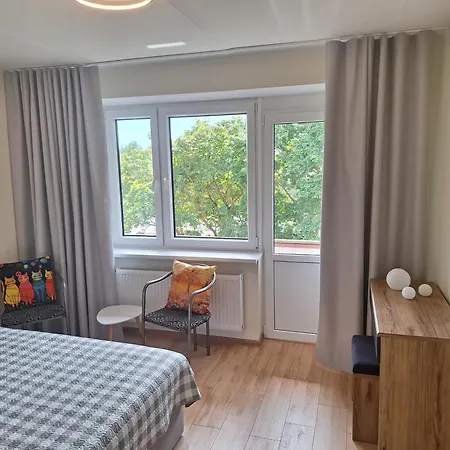 Spacious & Sunny With A Balcony