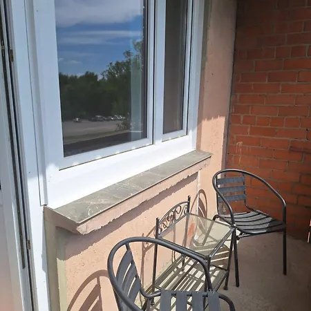 Apartman Spacious & Sunny With A Balcony